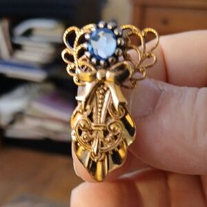 Vintage-Inspired Gold Tone Blue Crystal Drop Earrings